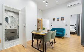 Deluxe4 Apartment With 2 Rooms Next To The Synagogue Free Air Conditioner, Sauna
